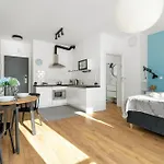 Klimatyczne I Nowoczesne Very Berry W Poznaniu By Renters Daire