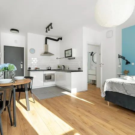 Klimatyczne I Nowoczesne Very Berry W Poznaniu By Renters 아파트